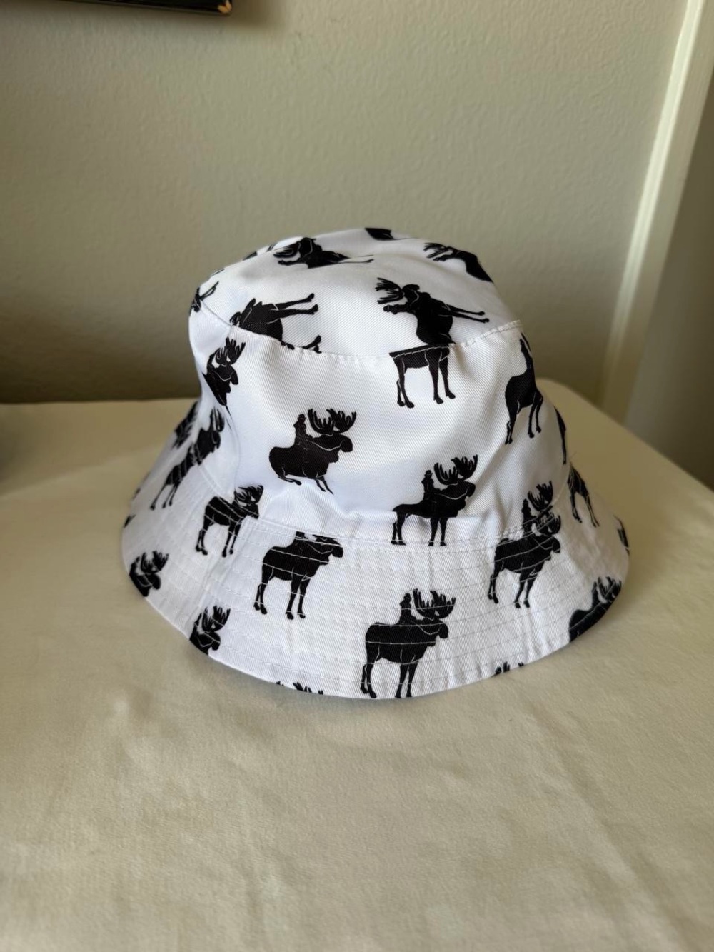 Archer Roose Animal Print Bucket Hat in White & Black Like New